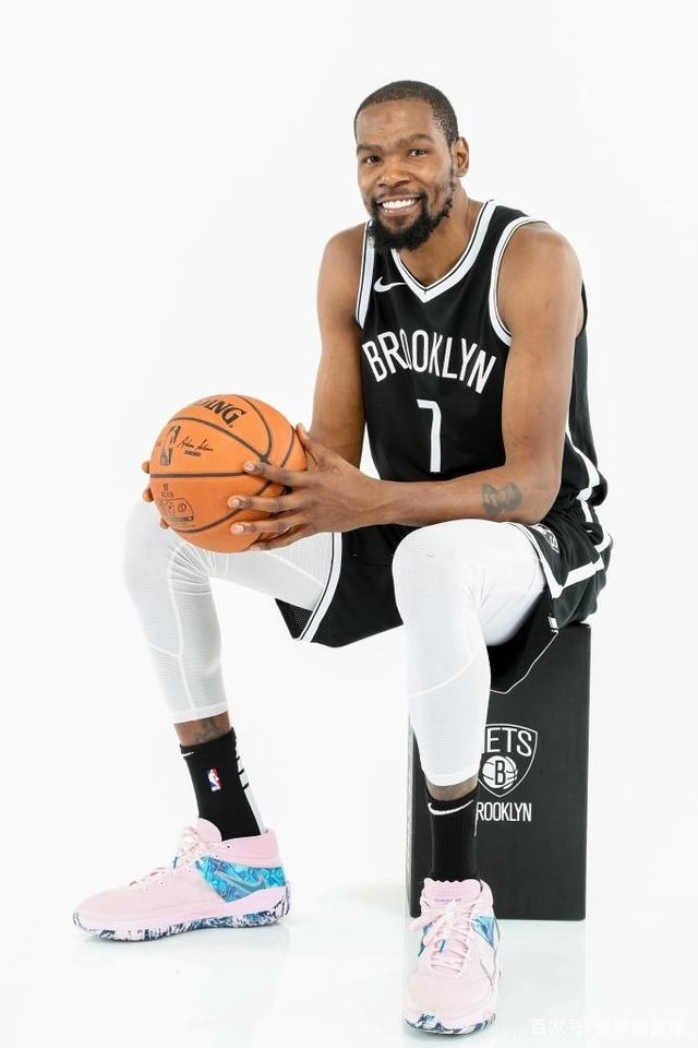 球迷们将继 球迷们将继